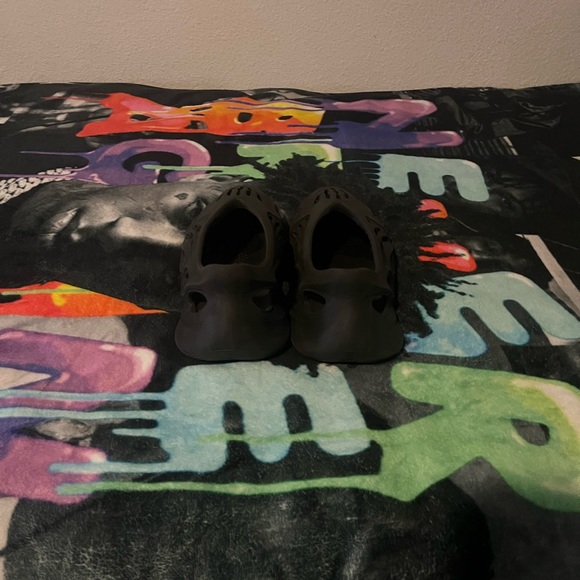 I am selling yezzy foamrunnr adidas’s - Picture 3 of 5
